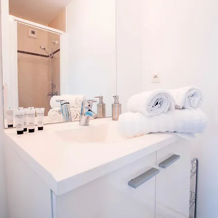 Gare Avec Parking Apartamento *